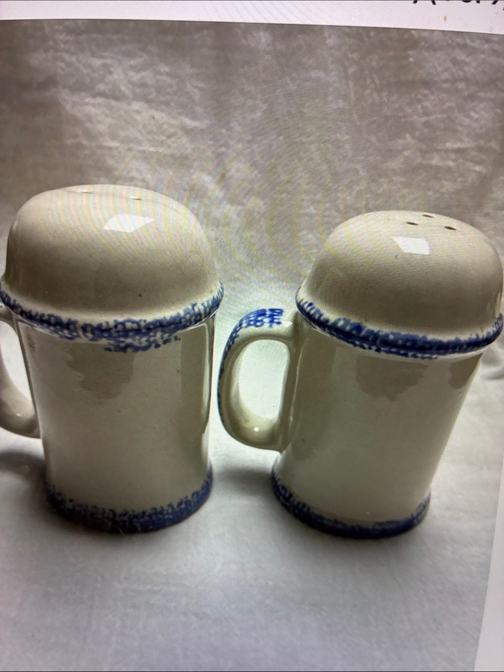 Cottagecore blue spongeware Heart Stoneware Salt & Pepper shakers 4.25” - Picture 4 of 8